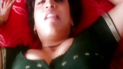 A governanta madura mostra seios grandes e sites eroticos gratis nádegas celulite na cozinha