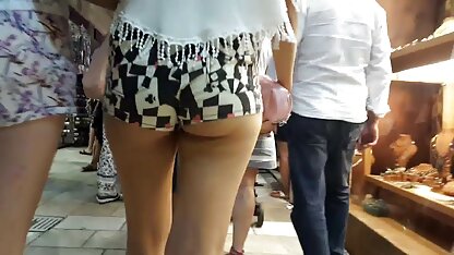 Loura de vestido preto brilha seios grandes e vagina erotico brasileiro fingida
