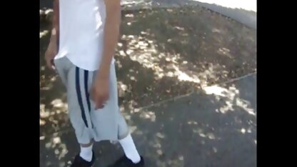 Os pais ensinam a filha videos eróticos travestis a foder melhor.