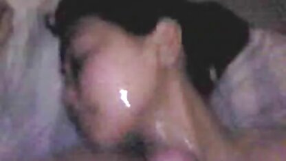 Um broche incrível feito por videos eroticos nacionais gratis uma loira de vestido azul.