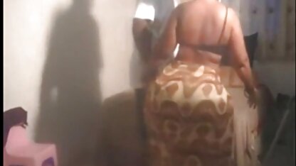 Noiva de vestido branco e Meias é dada na vagina para o amigo do noivo na casa de banho hd erotico