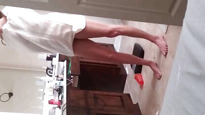 Rapariga de olhos com seios pequenos em frente à câmara xvídeos filmes eróticos a desistir de um homem
