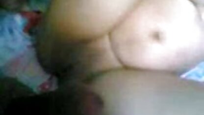 Levando-se ao orgasmo com uma banana, A rapariga começou filme erótico de pornô a comê-la.