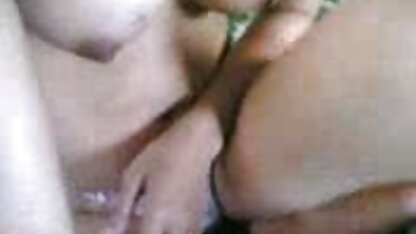 Querida loira de xvideoerotico meias listradas a acariciar-se