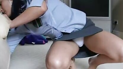 Masturbação com uma videos eroticos com japonesas rolha no ânus