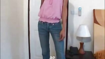 A cabra super videos eróticos picantes busty a apalpar a bela vagina.
