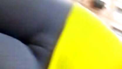 Um homem a comer uma puta loira em videos de contos eroticos brasileiros frente à webcam.