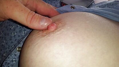 Milf com luvas brancas fode com namorado youtube videos eroti no chão perto do Sofá