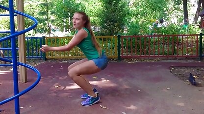 A loira fode anal com brinquedos cor-de-rosa e faz um broche ao videos e contos de sexo homem com a barba.