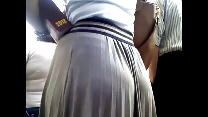 Uma rapariga contos eroticos ao vivo a comer a convidada nua e a fodê-la