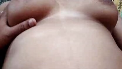 Motorista de táxi Sarah em um casting checo de pornô com brinquedos eróticos leite