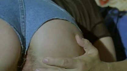 No seu escritório, no quero ver filme pornô erótico topo da mesa, o chefe com o sexo forte de uma jovem secretária