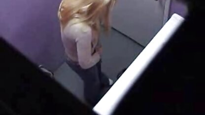 Hahal acordar a mãe que dorme com roupa interior de filmes de massagens eroticas renda e foder o cancro