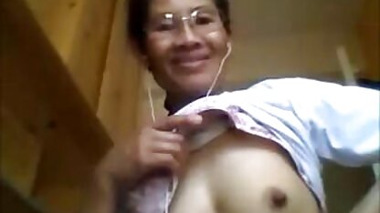 Big Red Haired de espartilho vermelho e Meias videos eroticos contos obedientes foder o cancro com uma rapariga