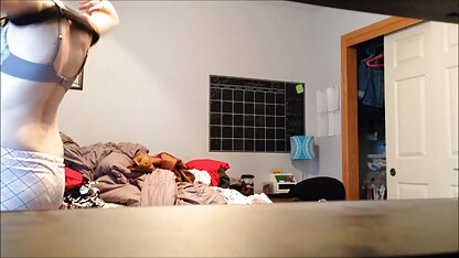 A professora de beleza loira site de vídeos eróticos decidiu ensinar ao estudante a arte de fazer amor.