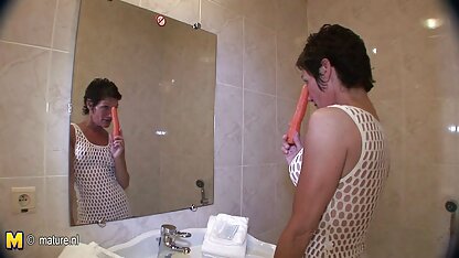 Os amantes fazem amor suavemente no jardim vídeos eróticos whatsapp