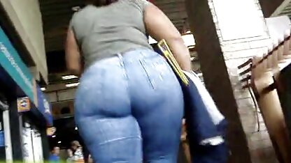 O tipo a bater punhetas às videos eroticos mulheres mulheres com brinquedos sexuais e a foder no rabo e na vagina.