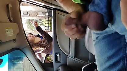 A patroa amassou a largura dos atletas e cobriu os chapéus peludos videos eroticos por categoria no chão.