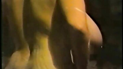 Antes do sexo anal, a mulher ruiva desenvolve desenhos famosos porno um ponto com vibrador de óculos.