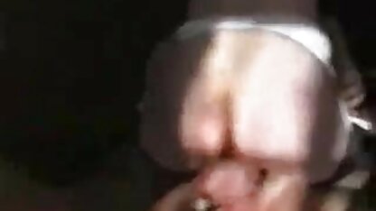 Desistir de sexo erótico sexo erótico um homem no meio do campo com o carrinho de mão