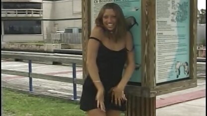 No quarto dela, lindo rabo brilhante nu videos eroticos free e a andar sem calças.