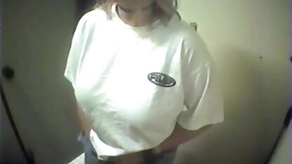 Uma mulher negra tatuada denunciou videos eroticos anal o homem galinha e chupou-o.