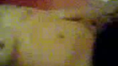 Vagina mimada com um pequeno vibrador, video erotoco mamilo de cumshot jovem