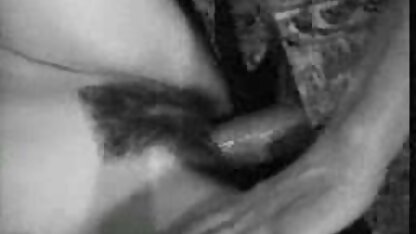Criar modelos vídeo erótico com jovens para o sexo anal