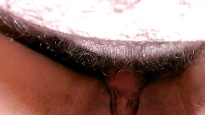 Ébano com peitos volumosos e chapéus que utilizam dildo para a x filmes eroticos masturbação