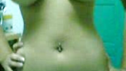 Uma estudante de lingerie preta com os dedos no rabo com video erotico frances a ajuda de um vibrador perante o tipo do Escritório.