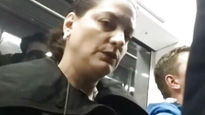 O tipo contos eroticos loiras chegou a casa depois das horas extras e passou a ficha por meias na cama.