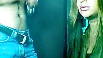A puta seduz eu quero ver filmes eróticos o homem com rabo e mete o pénis lá dentro.