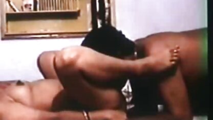 O homem tem sorte em poder ir a casas de massagens a uma filme pornô com brinquedos eróticos prostituta negra.