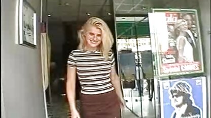 Olivia Grace acordou o amante com um video erotico swing broche incrível de manhã.