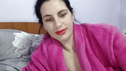 Beleza xvideosmassagemerotica de 18 anos de mini-saia faz um broche e bate uma no autocarro